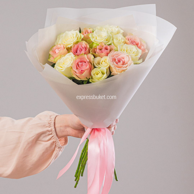 Классический букет 15 роз